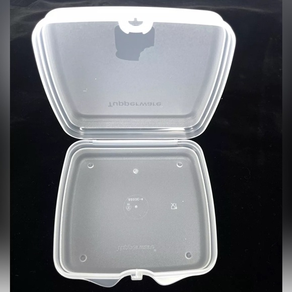 New Tupperware White Sandwich Keeper Hinged Container Frosted - Picture 4 of 5